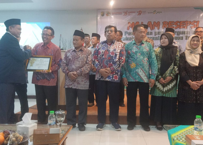 H Rofik BA Raih Penghargaan Tokoh Penggerak Koperasi, KSPPS SMNU Dorong Insan Koperasi Berdaya Saing