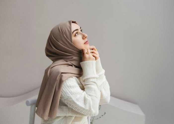 7 Tren Motif Hijab 2024: Polos dan Bermotif, Tren Fashion Ramadhan Ini Bikin Kamu Makin Cantik dan Modis!