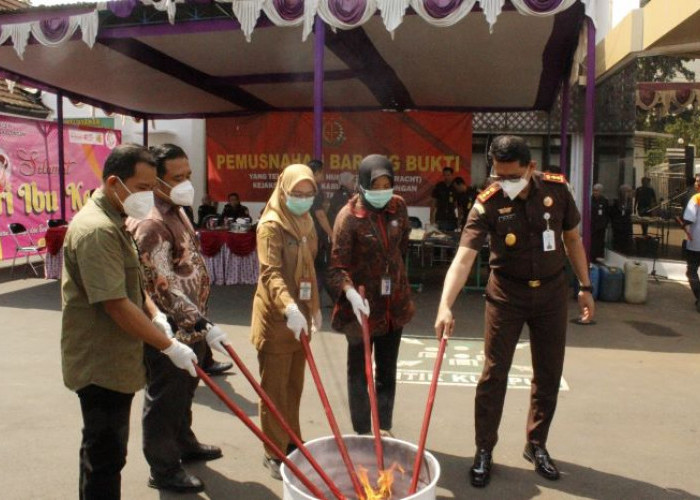 Kejari Kabupaten Pekalongan Musnahkan Barang Bukti 23 Perkara Inkracht
