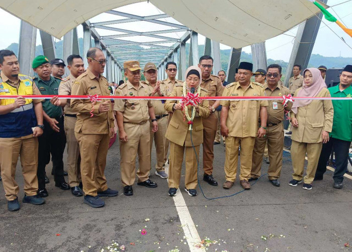 Fokus Perbaikan Sarpras Potensial, Pj Bupati Batang Resmikan Tiga Jembatan