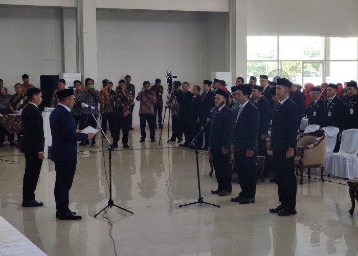 Bupati Batang Lantik 128 Kepala Sekolah, Isu Kekurangan Guru Ditepis: Rasio Masih Ideal 1:17