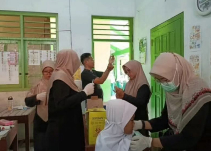 Ratusan Siswa MI di Kabupaten Pekalongan Antusias Ikuti Imunisasi BIAS 2025