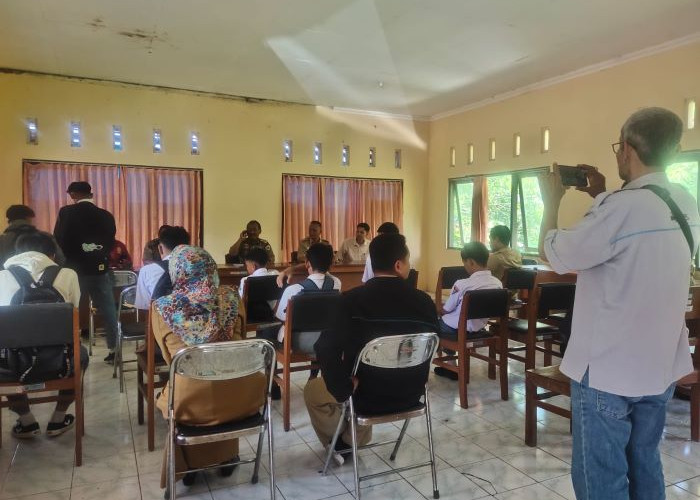 Satpol PP Kabupaten Pekalongan Razia Pelajar Membolos Sekolah