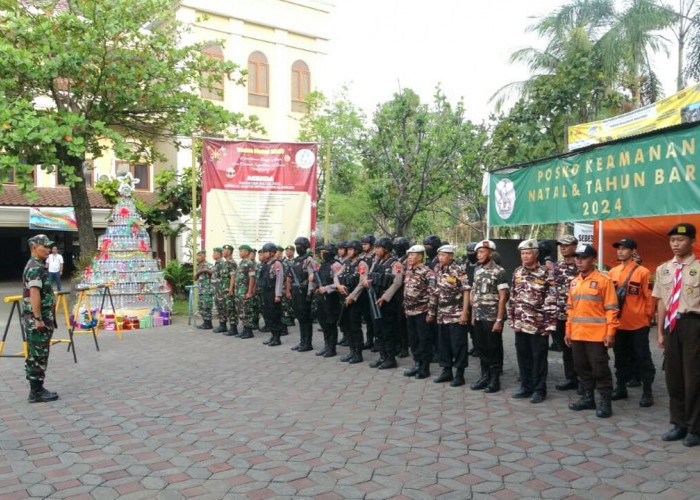 Acung Jempol! Beginilah Sinergitas TNI-Polri dan Masyarakat dalam Mengamankan Perayaan Natal di Pekalongan