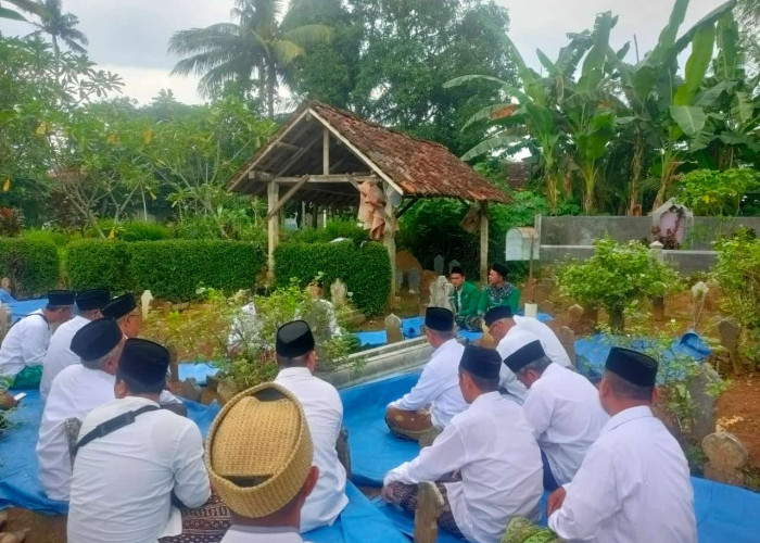 Peringati Harlah NU Ke 102, PCNU Kabupaten Pekalongan Ziarah Masyayikh