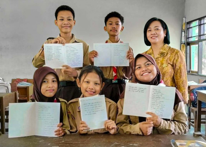 Dari Lembar Buku Halus Menjadi Buku Karya: Inovasi Literasi Sederhana yang Ubah Cara Siswa Menulis