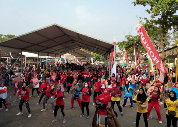 Keseruan Ribuan Warga Pekalongan Ikuti Jalan Sehat Bersama Rocket Chicken