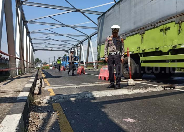 Jembatan Pait di Pantura Pekalongan Rusak