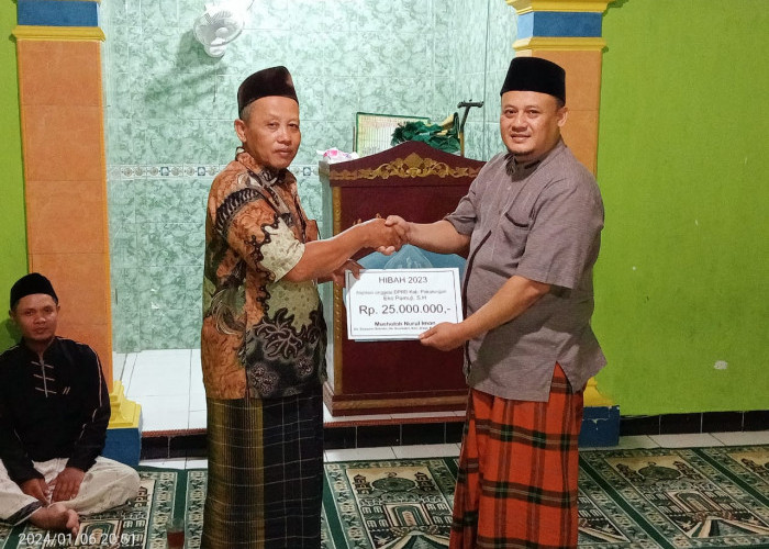 Eko Pamuji Serahkan Aspirasi Dana Hibah 2023 Sebesar Rp 25 Juta ke Mushola Nurul Iman
