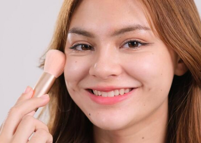 4 Bedak Murah Tapi Bagus yang Cocok untuk Kulit Kusam dan Berflek Hitam