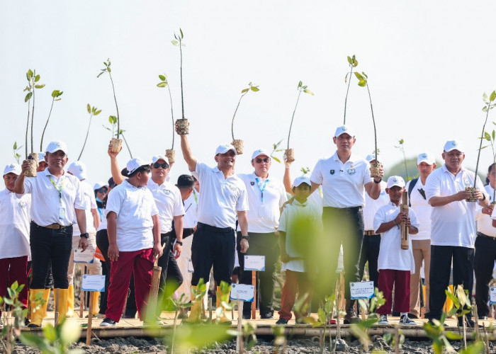 Atasi Abrasi Pantura, AHY dan Ahmad Luthfi Tanam Mangrove di Demak Gunakan Teknologi HexBricks