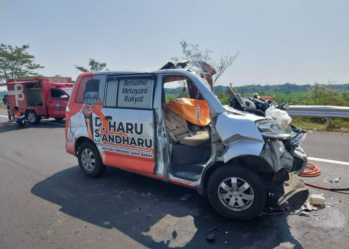 Ambulans Berlogo PKS Tabrak Truk di Jalan Tol Pekalongan, 1 Tewas, 3 Luka-luka, Ini Penyebabnya Kata Polisi