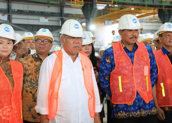 Pabrik Tiang Pancang di Demak Serap Ratusan Pekerja, Pj Gubernur Jateng Berharap Kurangi Pengangguran
