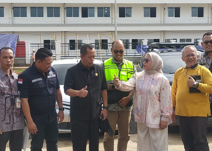 Pimpinan DPRD Kabupaten Pekalongan Monitoring Pabrik Sepatu PT HAI di Bojong