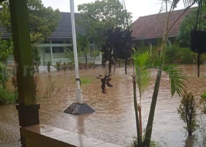 SMPN 9 Batang Kembali Dikepung Banjir