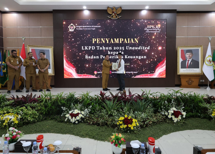 Plt Bupati Pekalongan Sukirman Serahkan LKPD 2025 ke BPK, Tekankan Transparansi dan Akuntabilitas