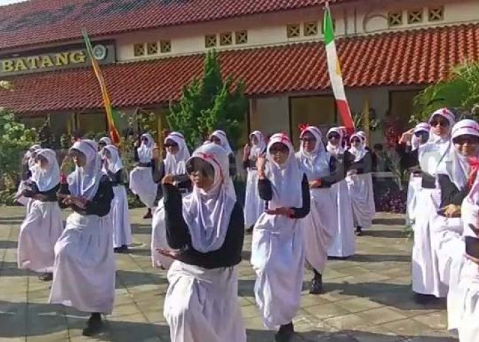 Keren, 190 Siswa SMPN 1 Batang Kompak Flashmob Tari Babalu