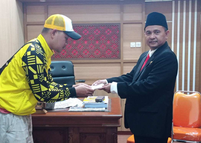 Sumar Rosul Beri Bonus Atlet dan Pelatih Kick Boxing Peraih Medali Porprov Jateng 2023