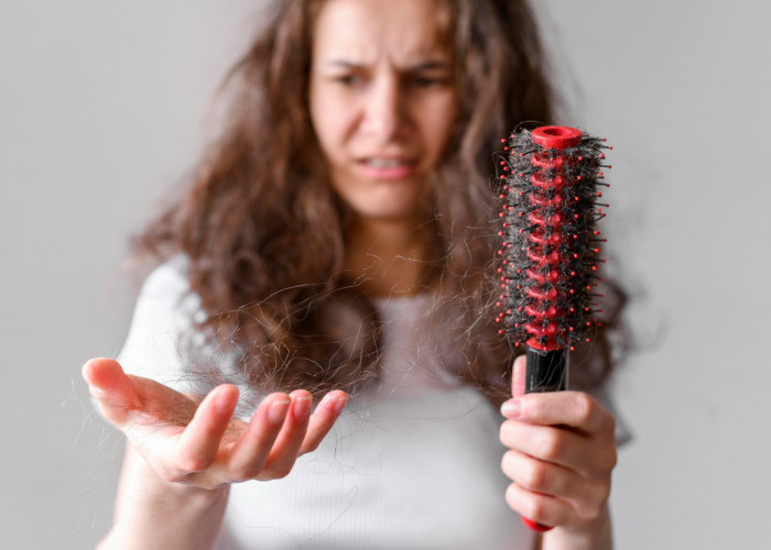 4 Solusi Cepat Mengatasi Rambut Rontok dengan Bahan Alami 