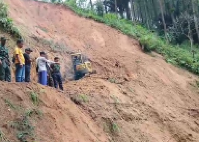 Buka Akses Desa Depok-Timbangsari Yang 5 Hari Tertutup Longsor, Alat Berat Diterjunkan