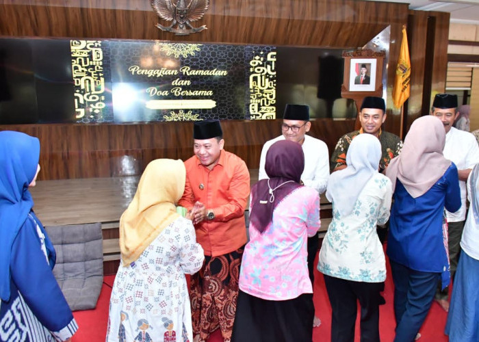Plt Bupati Pekalongan Tutup Pengajian Ramadan ASN, Tekankan Pentingnya Istiqomah dalam Melayani Masyarakat