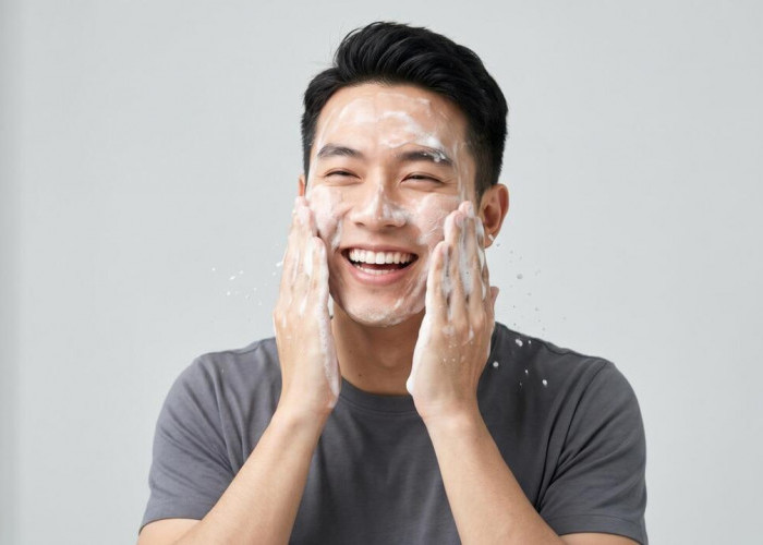 4 Sabun Cuci Muka Pria Terbaik untuk Mencerahkan Wajah Kusam