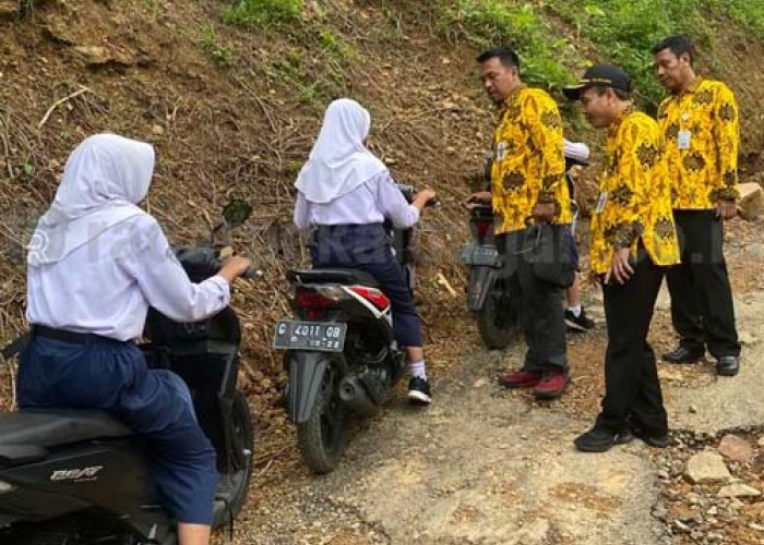  Jalan Petungkon-Sidomulyo Rusak, Pelajar Buat Surat Terbuka untuk Bupati Pekalongan di Medsos