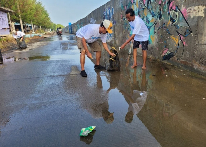 Peduli Lingkungan, Kojasebo Bersihkan Sampah Berserakan di Pesisir Pantai Kota Pekalongan