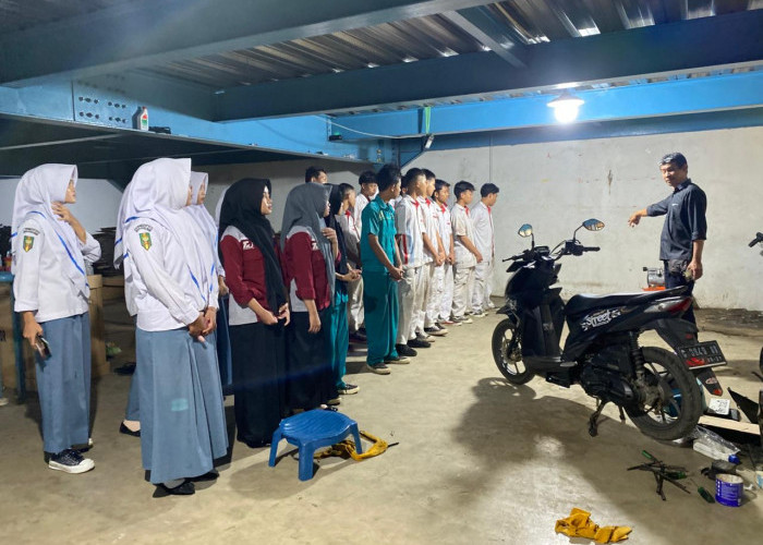Sinergi Industri dan Pendidikan, Dealer Honda Cendana Wiradesa Bina Siswa SMK Lewat Prakerin