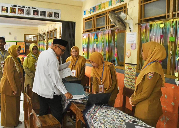 Pemkab Batang Gratiskan Seragam Sekolah untuk Siswa Baru SD dan SMP Negeri maupun Swasta 