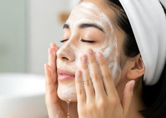 4 Facial Wash untuk Usia 40 Tahun Ke Atas, Efektif Usir Kerutan dan Flek Hitam