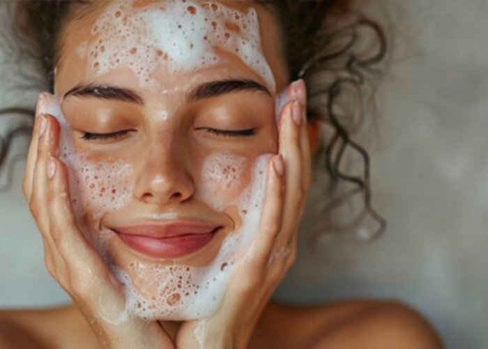 4 Sabun Cuci Muka untuk Mencerahkan Wajah Kusam, Jadi Glowing Seketika