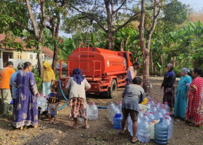 37 Desa di 9 Kecamatan di Kabupaten Pekalongan Alami Kekeringan, BPBD Dropping 1.785.000 Liter Air Bersih