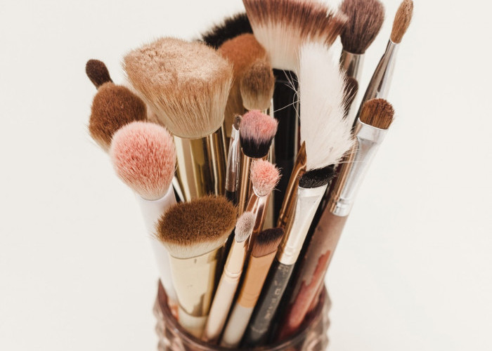 Rahasia Kuas Lama Nampak Baru! 3 Tips Jitu untuk Merawat Kuas Makeup dengan Benar Agar Tetap Awet dan Lembut