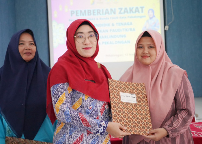 Bunda PAUD Inggit Soraya dan BAZNAS Salurkan Zakat untuk Ratusan Tenaga Pendidik di Kota Pekalongan
