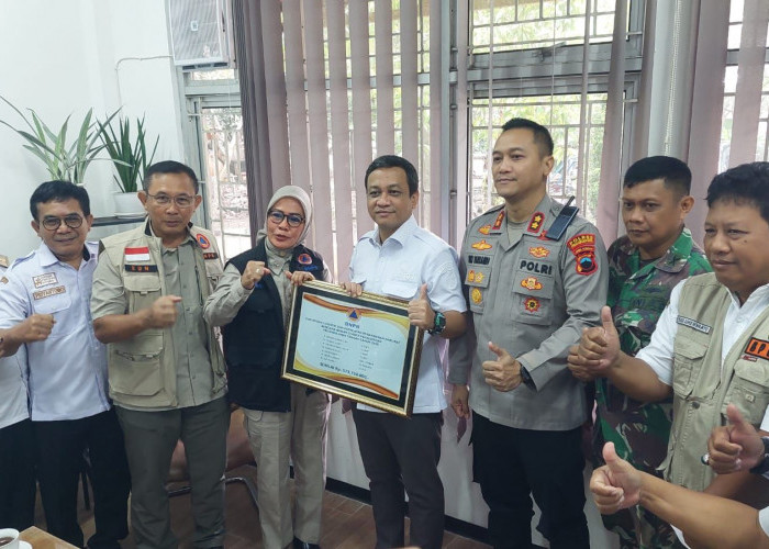 Percepat Penanganan Banjir, BNPB Koordinasi dengan Pemkot Pekalongan dan Serahkan Bantuan Logistik