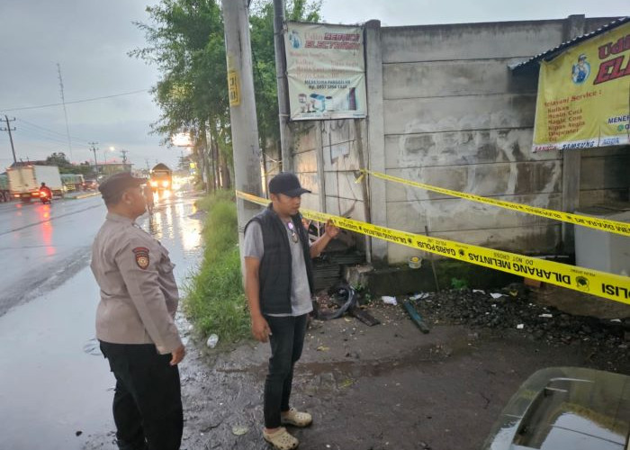 Buang Air Kecil Sambil Pegangan Tiang PJU Saat Hujan, Tulang Punggung Keluarga Tewas Tersengat Listrik