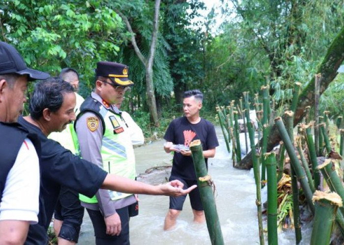 Tanggul Sungai Sragi Lama di Rembun Pekalongan Jebol