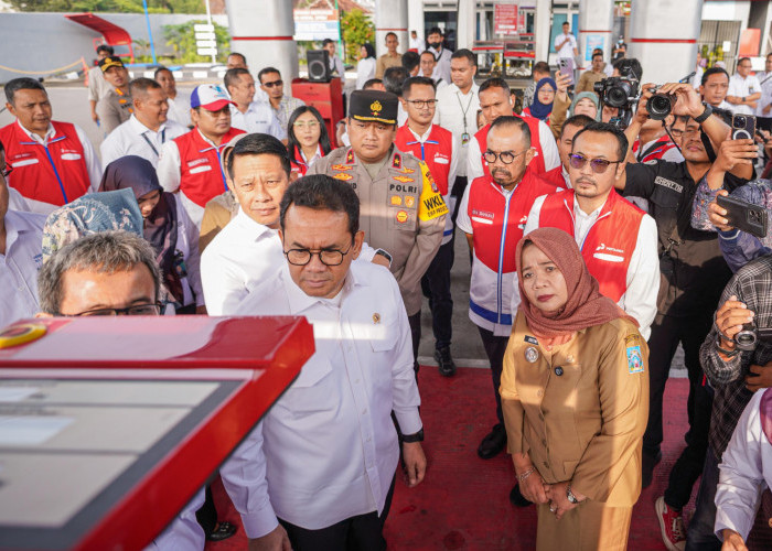 Menteri Perdagangan dan Dirut Pertamina Patra Niaga Tinjau SPBU Sleman Yang Di Segel