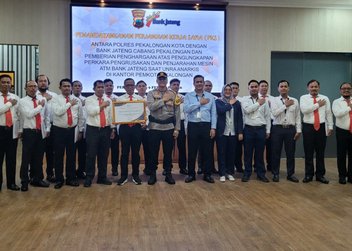 Ungkap Kasus Penjarahan ATM Bank Jateng, 17 Anggota Sat Reskrim Polres Pekalongan Kota Terima Penghargaan