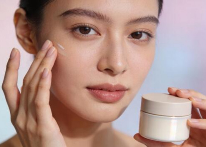 4 Skincare yang Mengandung Retinol Terbaik untuk Usia 40 Tahunan