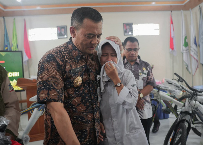 Tangis Haru Valentina dan Kisah Kebermanfaatan Program Sekolah Kemitraan Pemprov Jateng