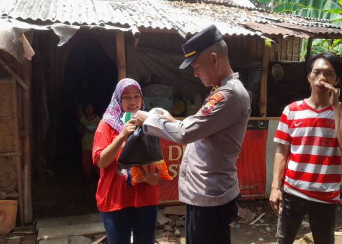 Jumat Berkah, Kapolsek Bojong Berikan Bantuan Sembako kepada Warga Kurang Mampu