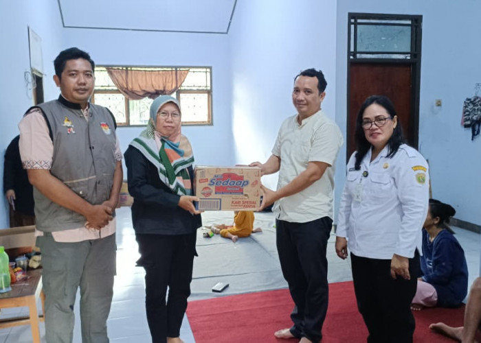 KPU Kabupaten Pekalongan Salurkan Bantuan Kemanusiaan bagi Warga Terdampak Banjir di Siwalan