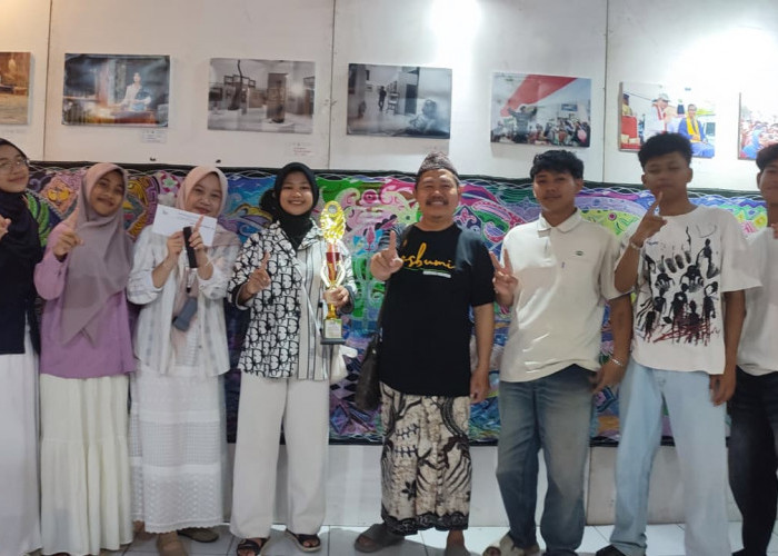 Sabet Juara 1 PAF #9, Teater Bayang MAN 1 Pekalongan Memukau dengan 'Roman Semesta'