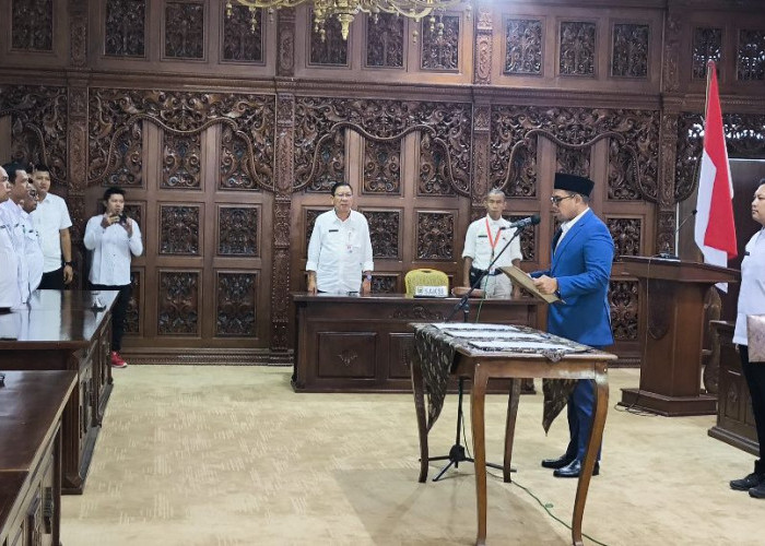 Bupati Batang Lantik Sejumlah Pejabat, Agung Wisnu Jabat Staff Ahli dan Handy Hakim Jadi Kepala Dispermades 