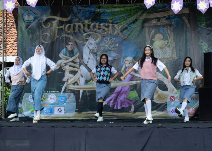 Semarak Dies Natalis ke-26, SMAN 2 Batang Gelar FANTASIX Penuh Kreativitas dan Kebersamaan