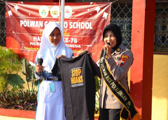 Polwan Polres Pekalongan Goes to School, Gelar Bakti Sosial di SMPN 1 Kajen