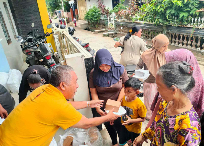 Usai Debat Cawapres, TKD dan Relawan Prabowo - Gibran Bagikan Makan Siang Gratis pada Warga