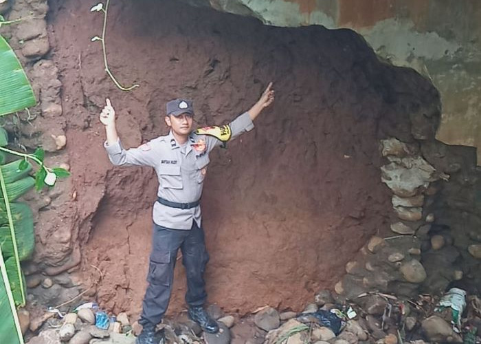 Pondasi Jembatan Kedungkebo Ambrol Tergerus Air, Polisi Pasang Police Line dan Batasi Muatan Berat
